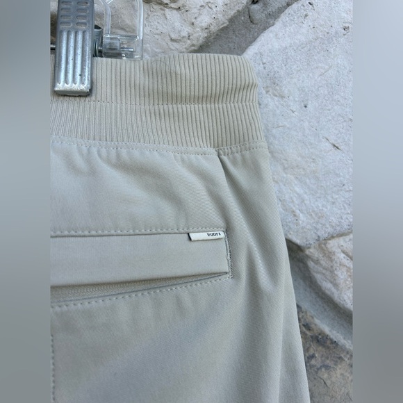 Mens Vuori Meta Joggers Size XXL Truffle Beige Athleisure Activewear Excellent! - Picture 4 of 4